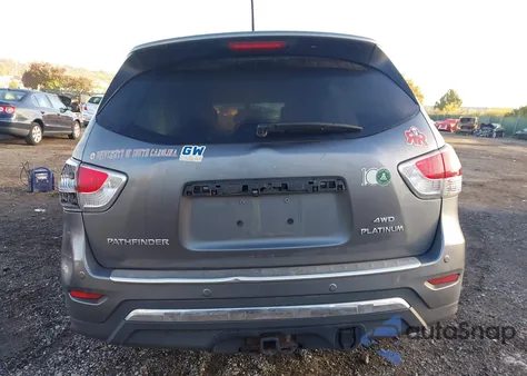 2016 Nissan Pathfinder Platinum z USA, uszkodzony, nr VIN 5N1AR2MM3GC622843